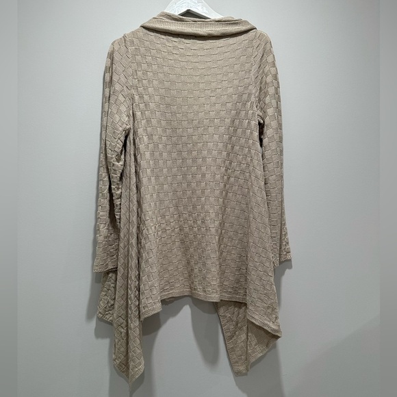 VENUS Beige Sweater Size L - Picture 2 of 3